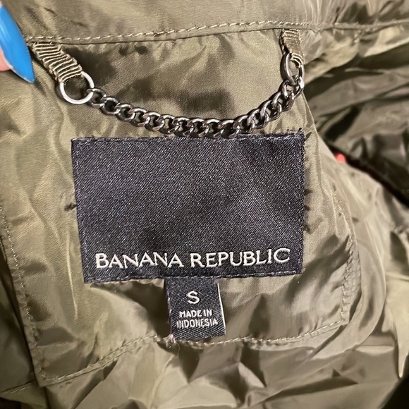 Banana Republic women’s olive soft puffy vest zipped snaps faux leather trim S - Picture 8 of 11